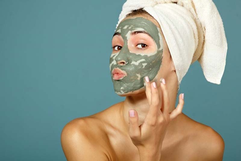 Hydrate your skin with a face mask to prepare for the candid photoshoots. 
