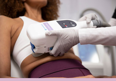 woman receiving CoolSculpting treatment to abdomen